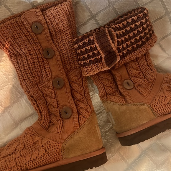 Button up knit uggs - Picture 1 of 7